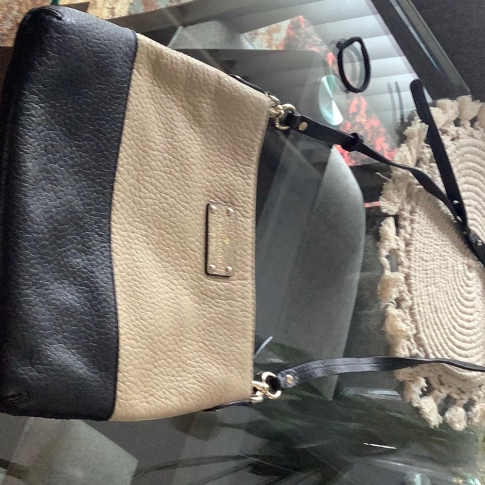 Kate spade crossbody 2 tone black and beige